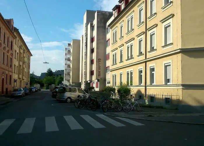 Studio13 And Cozy Апартаменти *